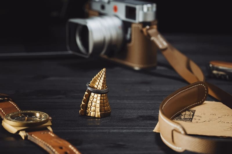 Accessoires als Styling-Elemente im Produktshooting für Luxe Fragrances